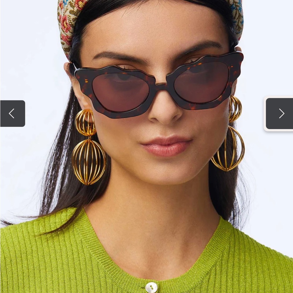 LELE SADOUGHI
BEVERLY HILLS CAT EYE SUNGLASSES